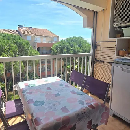 Bright With Balcony And Swimming Pool Apartament